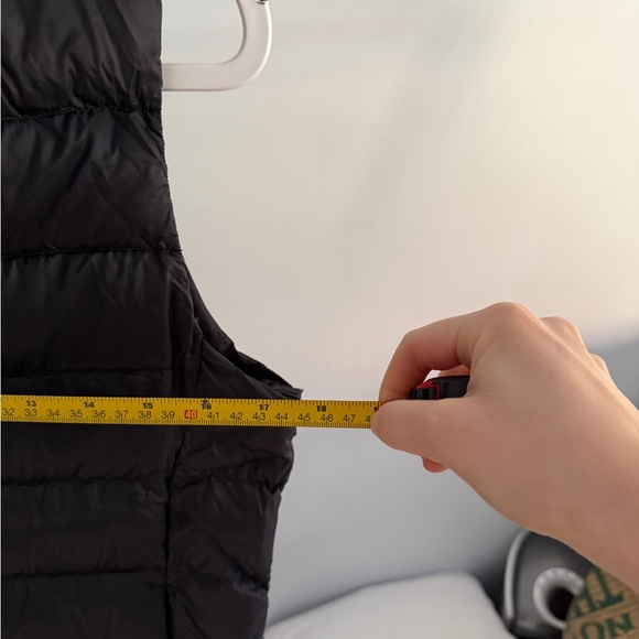 Uniqlo Women’s ULTRA LIGHT DOWN Vest Medium - Picture 3 of 7